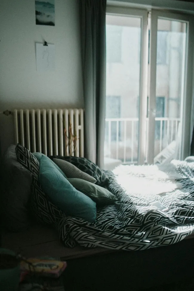 Boxspringbett vs normales Bett — Schlafkomfort