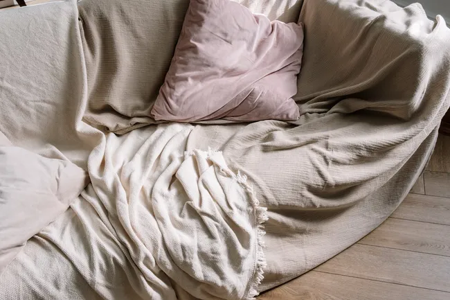 Plaids über das Sofa — ja oder nein?