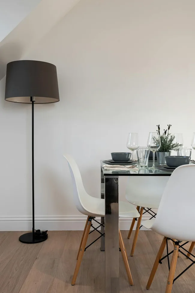 Welche Tischform passt in ein schmales Esszimmer