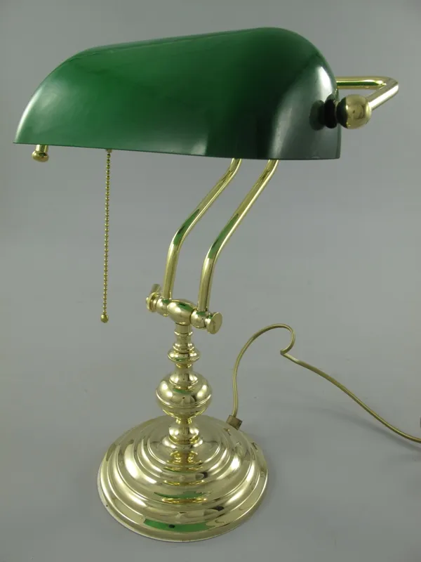 Bankerlampe Messing mit grünem Glasschirm und Zugkette 45 cm