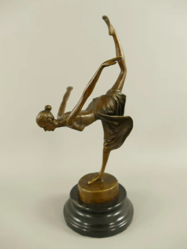 Bronzefigur akrobatische Taenzerin 33 cm hoch auf Marmorsockel