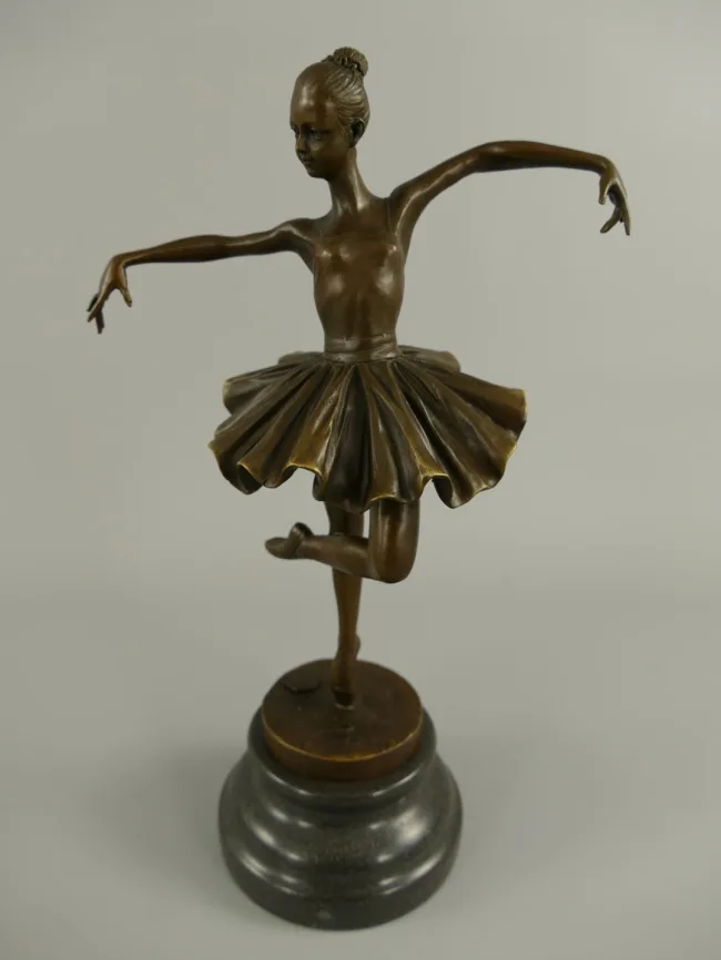 Bronze Ballerina in Passé – Tänzerin mit erhobenem Knie und dreidimensionalem Tutu