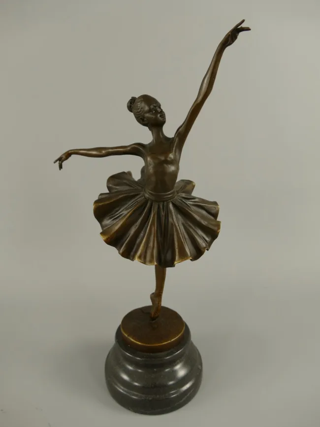 Bronzeballerina auf Spitzen mit Tutu 32 cm hoch auf Marmorsockel