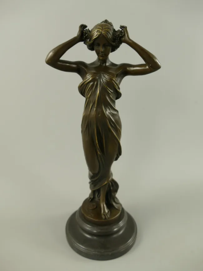 Bronzefrau mit Weintrauben Art Nouveau 35 cm hoch