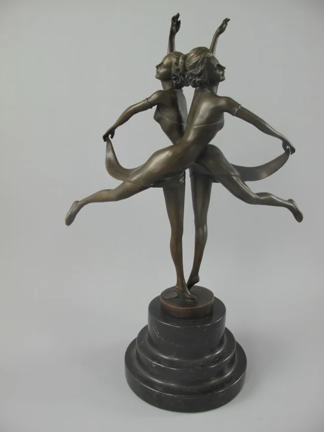 Bronze Art-Deco-Tanzpaar – gespiegeltes Schal-Duo auf treppenförmigem Marmorsockel