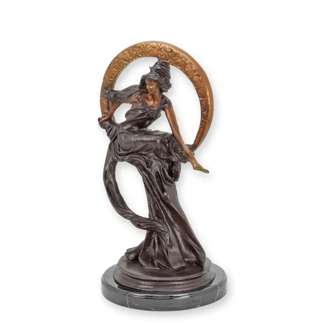Bronzefigur Frau sitzend in goldenem Ring auf Marmorsockel