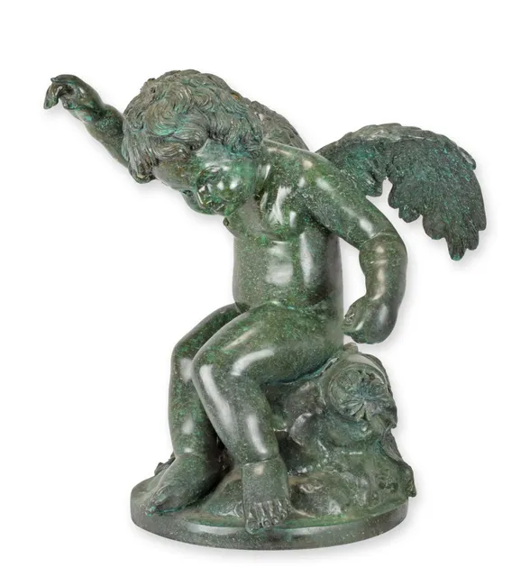 Bronzene gefluegelte Putte Skulptur -- gruene Patina
