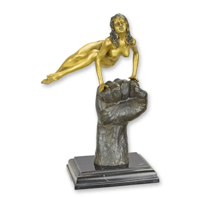 Bronzeskulptur nackte Frau drehend auf einer Faust