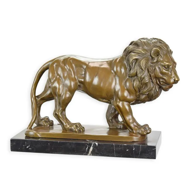 Bronzeskulptur schreitender Loewe auf Marmorsockel