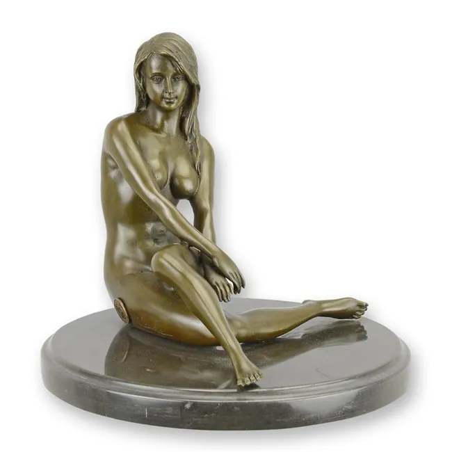 Bronzeskulptur sitzende nackte Frau runder Sockel