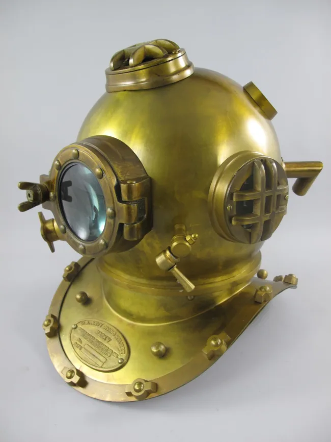 Dekorativer Taucherhelm bronzefarben Messing brueniert 47 cm hoch