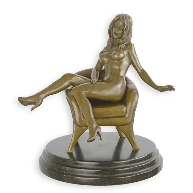 Erotische Bronzeskulptur sitzende nackte Frau, 19,9 cm