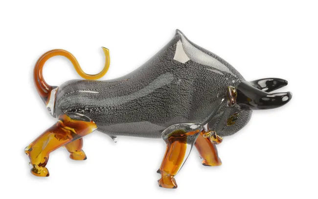 Grosser Murano-Stil Glas-Stier silbergrau mit Amber-Beinen