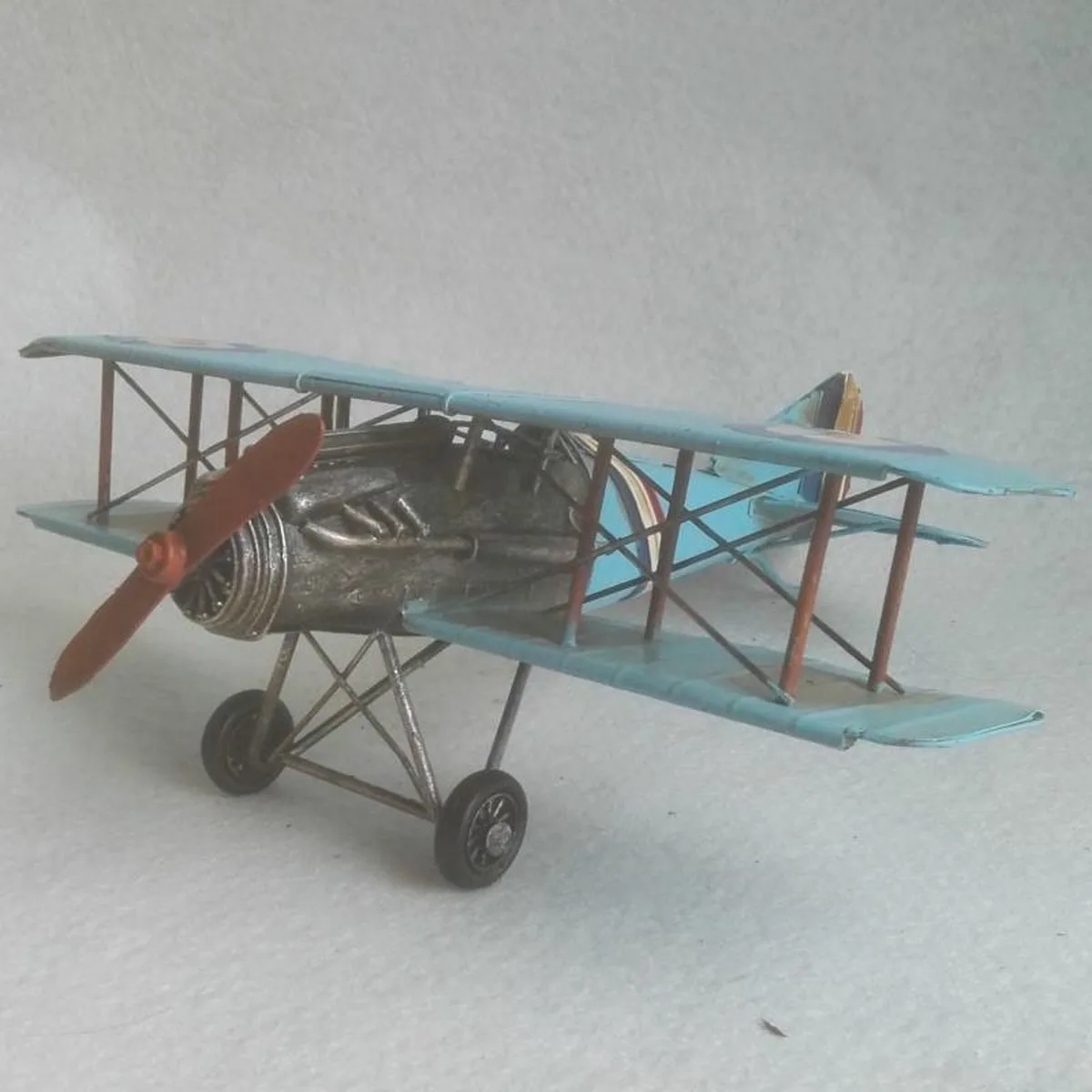 MadDeco Blechmodell Doppeldecker Flugzeug WW1 – blau – 32x32x12,5 cm
