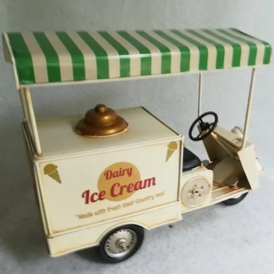 MadDeco Blechmodell Nostalgischer Eiswagen Dairy Ice Cream – 28×12×22 cm