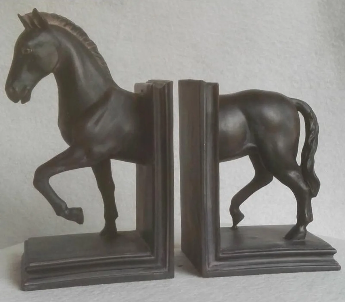 MadDeco Buchstützen Pferd Polystone bronzefarben 24 cm