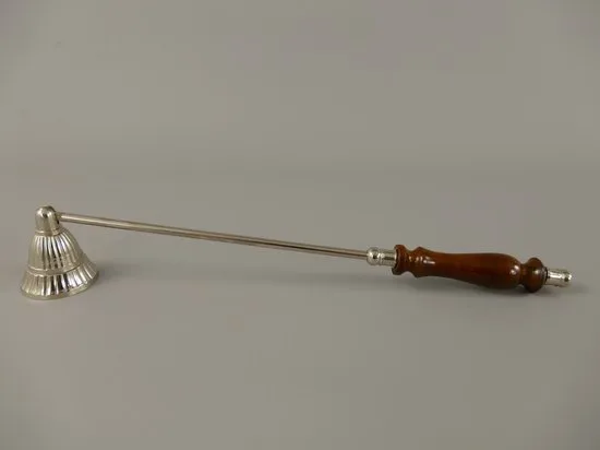 MadDeco Kerzenloesche Nickel brauner Holzgriff 27 cm