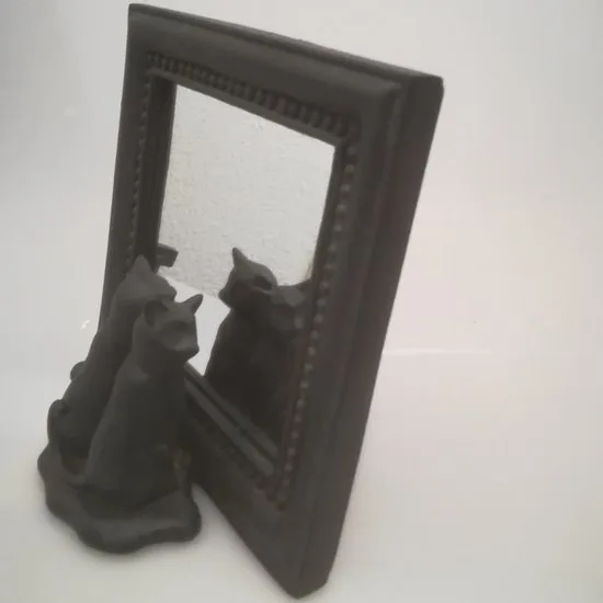 MadDeco Polyresin Spiegel mit Zwei Katzen Schwarz 17×16 cm Tischmodell