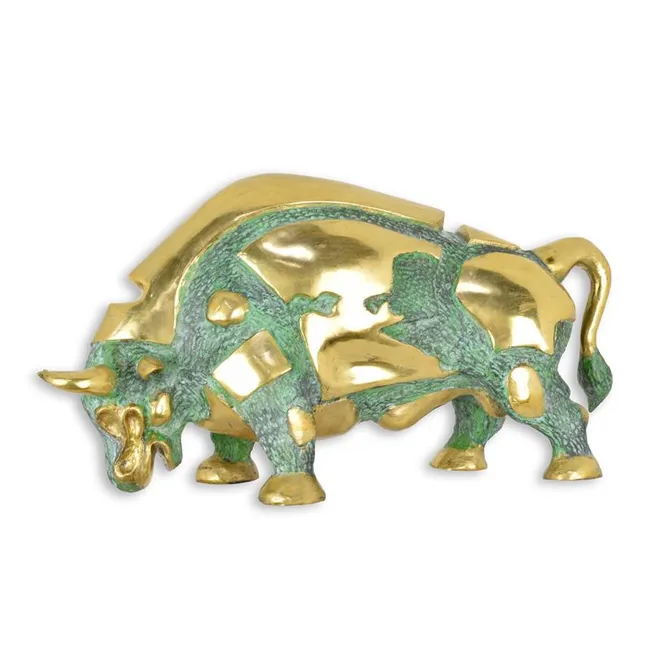 Modernistische Bronzeskulptur Stier – gruen und gold