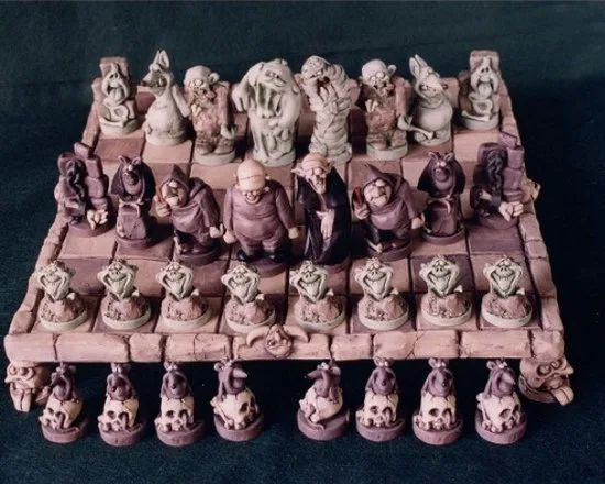 Paolo Chiari Horror-Schachspiel Handgemacht Polystone Italienisches Design 36×36 cm