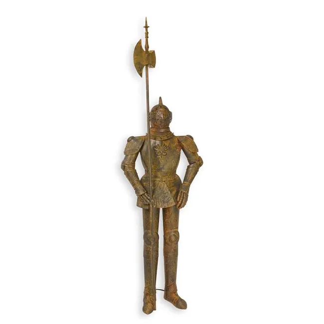 Ritterruestung Eisen mit Streitaxt Antikbronze