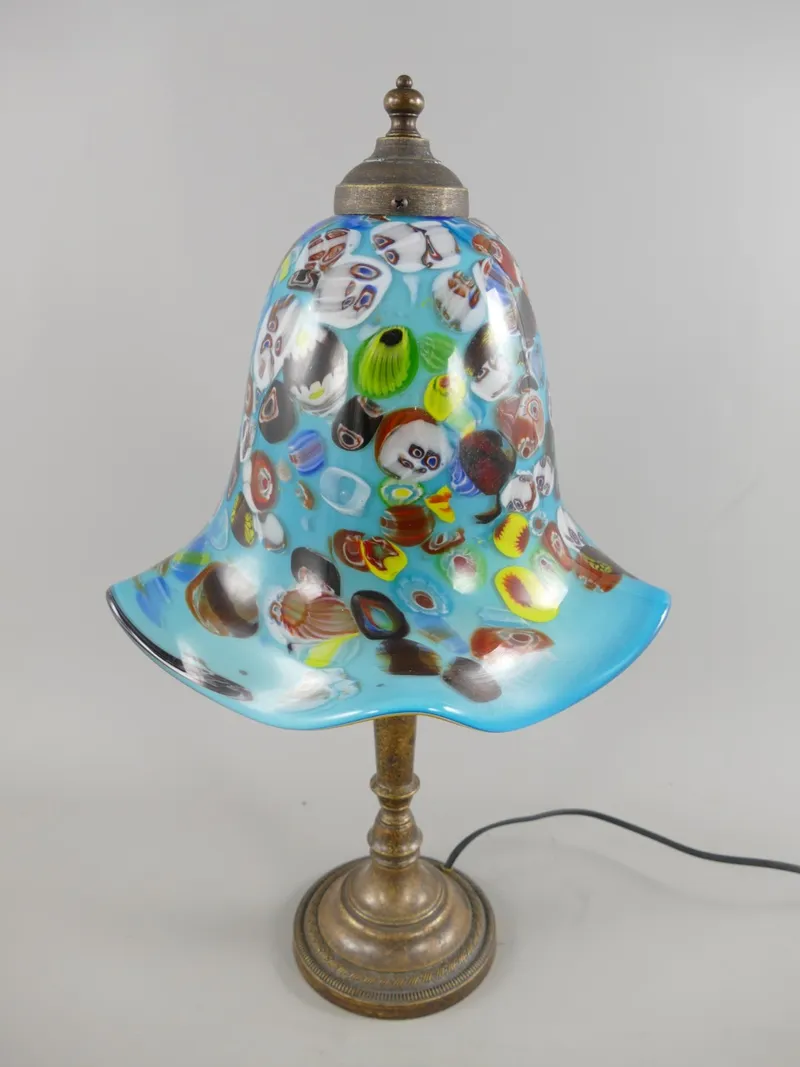 Tischlampe mit hellblauem Millefiori-Glasschirm Glockenform 53 cm