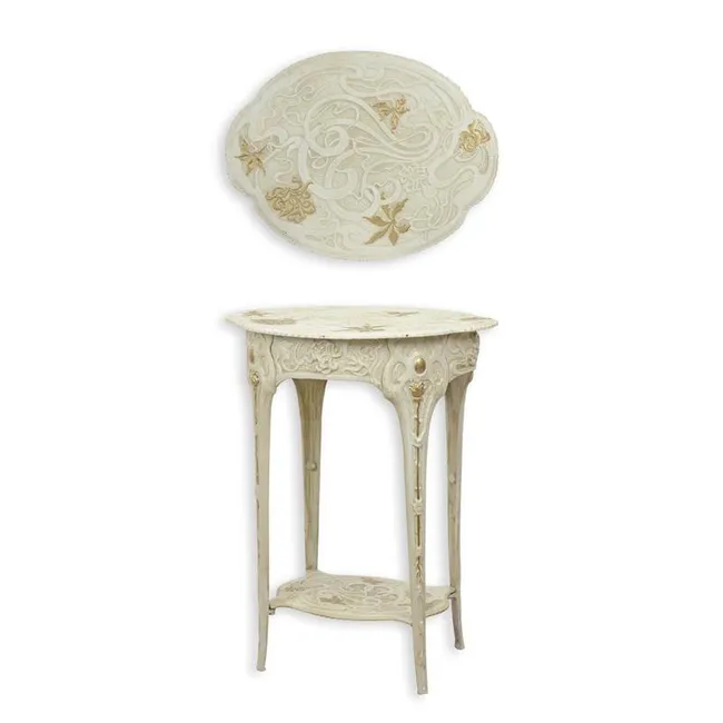 Weisser gusseiserner Art-Nouveau-Beistelltisch mit Tablett